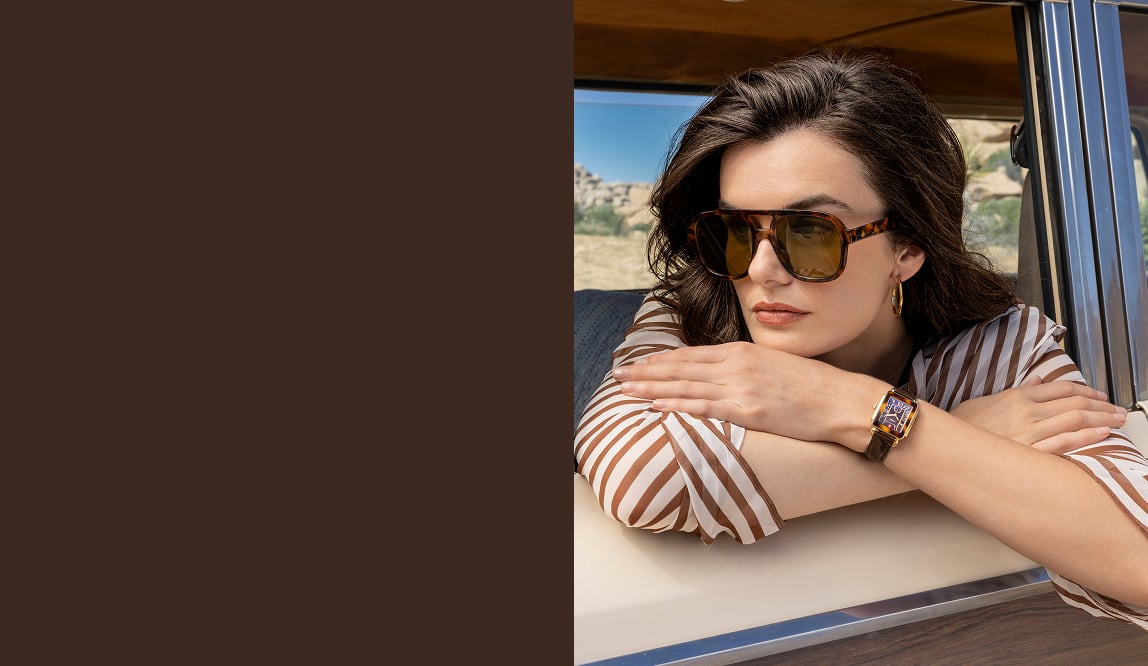 A woman wearing the tort deco sport mid