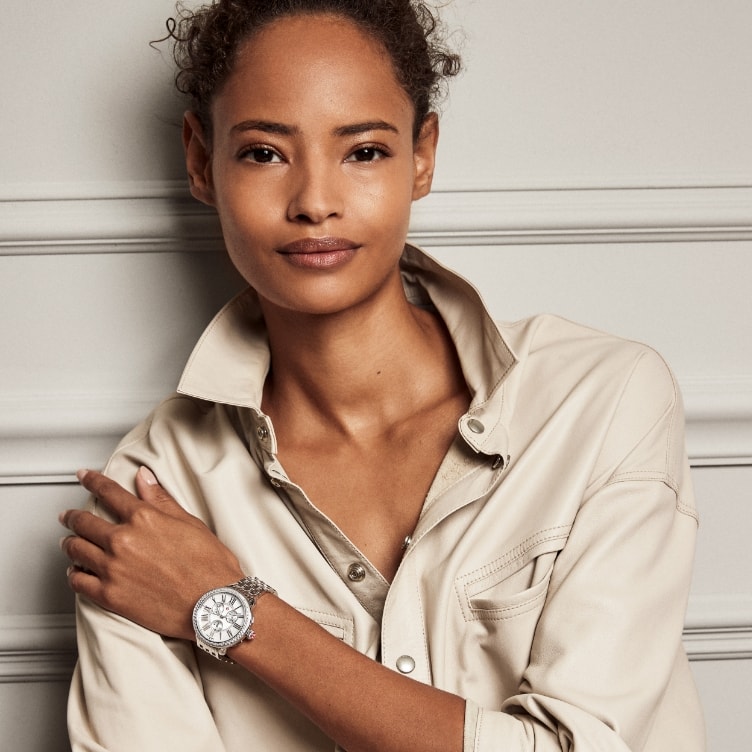 Image of a model wearing a Serein watch.