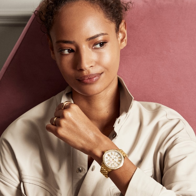 Image of a model wearing a Serein watch.