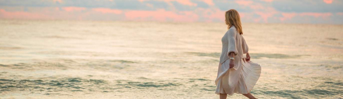 Sophisticated woman wearing the Deco watch while walking on the beach.